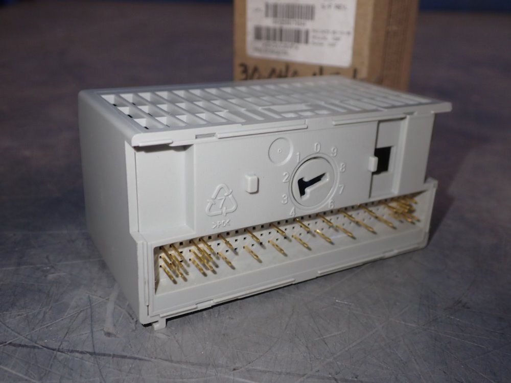 Allen Bradley Digital Output Module - 1794-0a16
