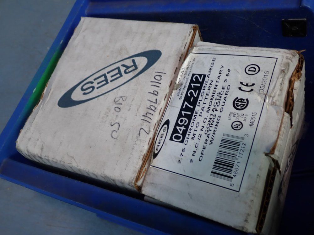 Rees Chrome Plunger Switch - 04917-212