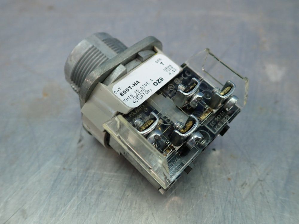 Allen Bradley Selector Switch - 800t-h4a