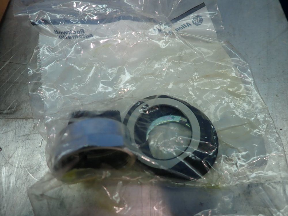 Allen Bradley Selector Switch - 800t-h4a