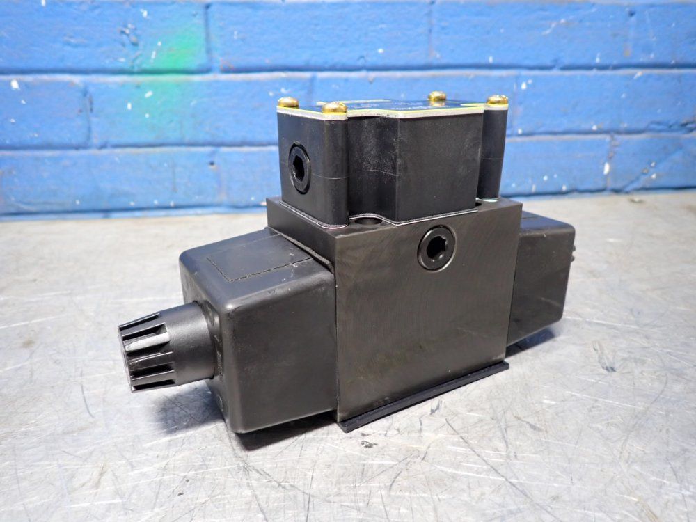 Parker 1500 Psi Hydraulic Valve - D3w11cnyk56