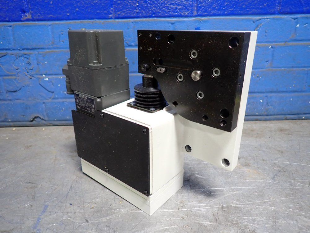 Siemens 9700 Rpm Servo Motor - 1ft6031-4ak71-4eg2