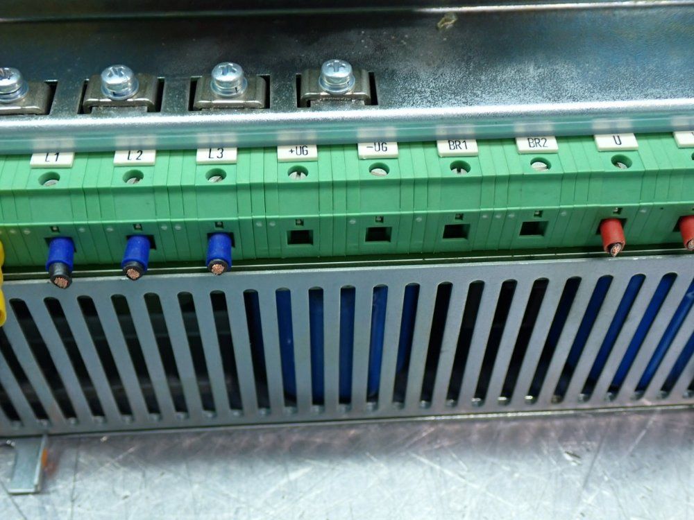 Lenze 8600-series Inverter Unit - Evf8602-e