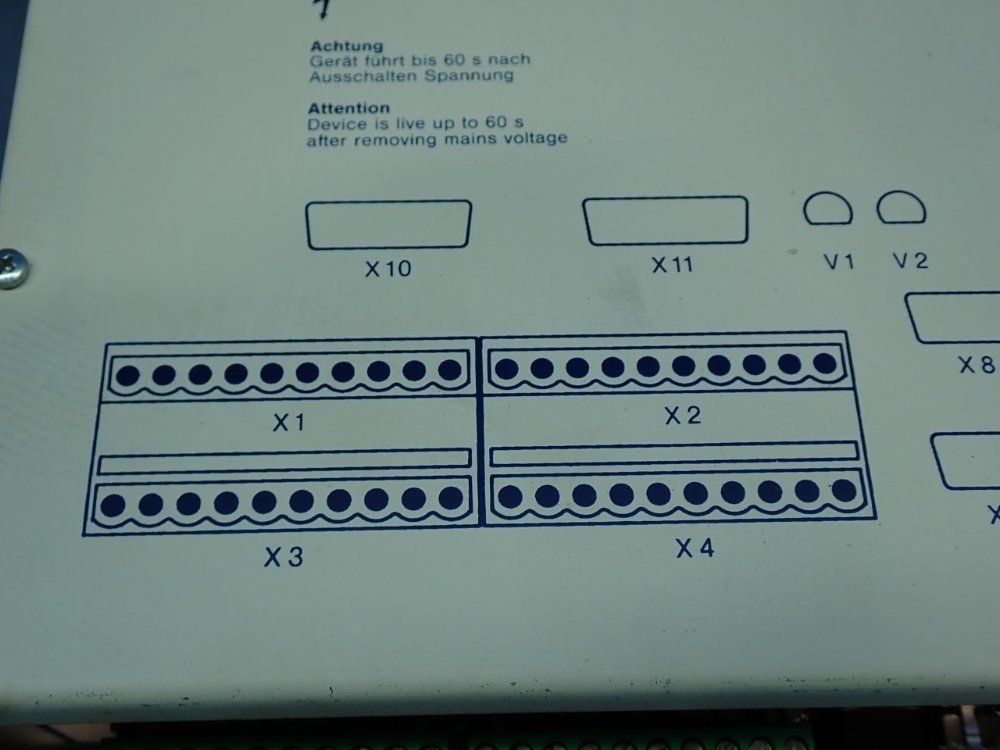 Lenze 8600-series Inverter Unit - Evf8602-e