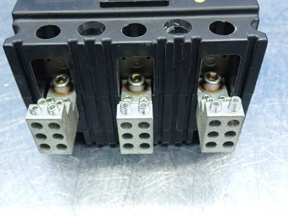 Square D Molded Case Circuit Breaker - Fal34030