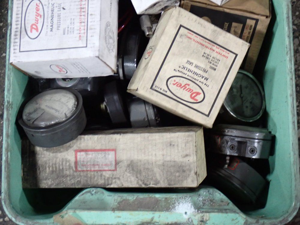 Dwyer / Ashcroft Gages