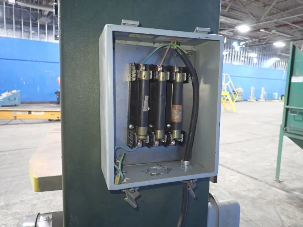 Scmi 36" Throat Vertical Band Saw - 900-sc