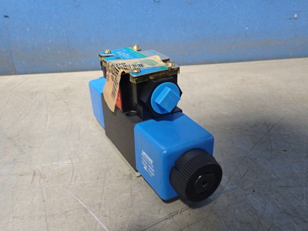 Eaton 350 Bar (5000 Psi) Directional Control Valve - Dg4v-3s-6c-m-fpa5w-b5-60