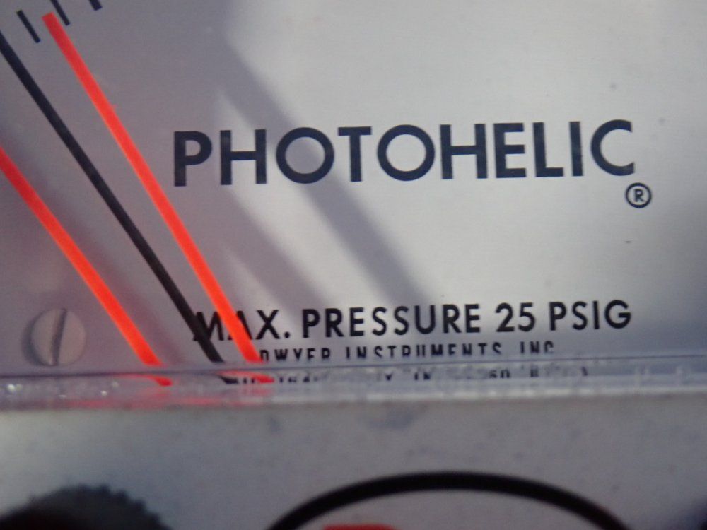 Dwyer Instruments 25 Psi Pressure Switch/gage - A3000