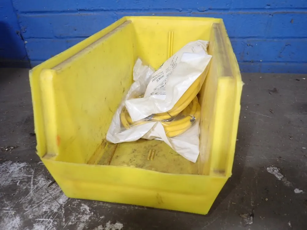 Allen Bradley Inductive Proximity Sensors - 871tm-b5n18-h2