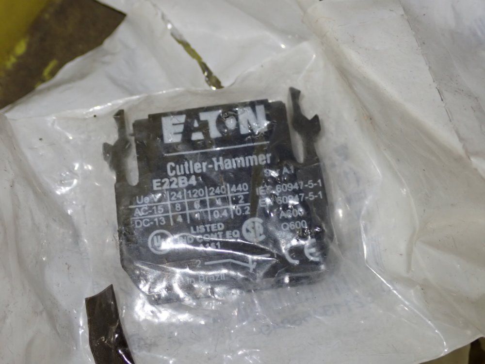 Eaton Contact Blocks - E22b4