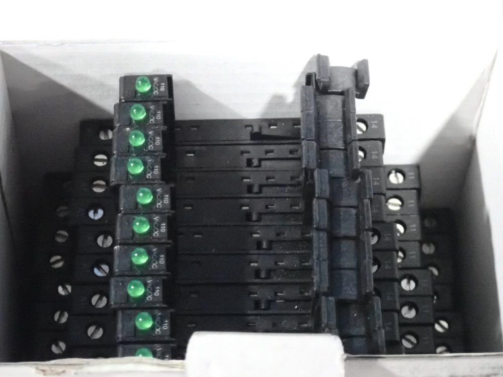 Schneider Electric 6 Amp Relay Socket - Rslzva3