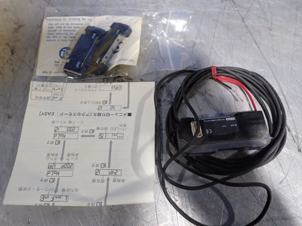Keyence Photoelectric Fibre Amplifier - Fs-v22r