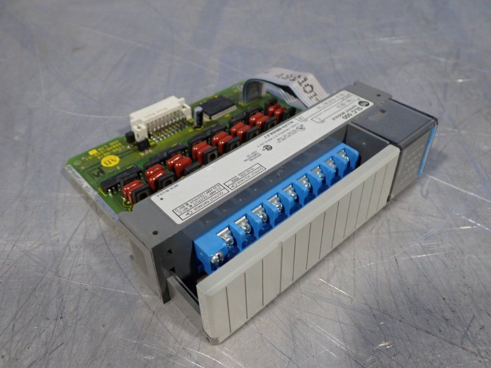 Allen Bradley Dc Output Module - 1746-0b16