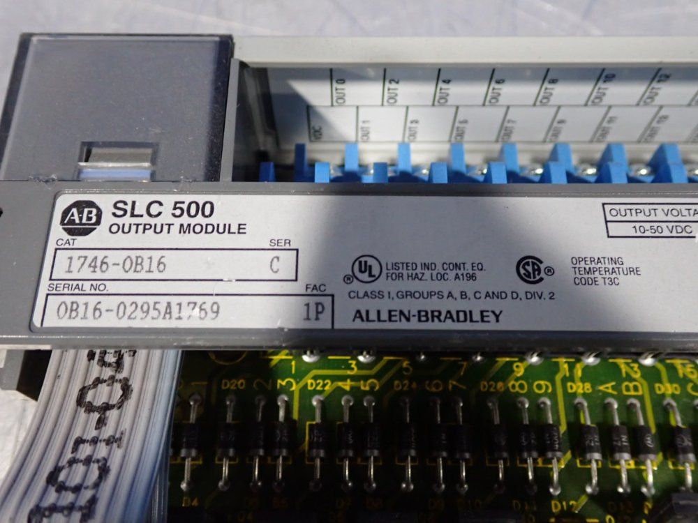 Allen Bradley Dc Output Module - 1746-0b16