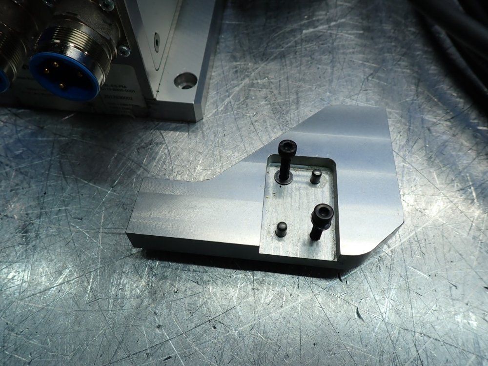 Omron Accurax Linear Motor Pick & Place System - R88l-es-pm-c110-b300-0001