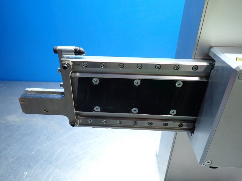 Omron Accurax Linear Motor Pick & Place System - R88l-es-pm-c110-b300-0001