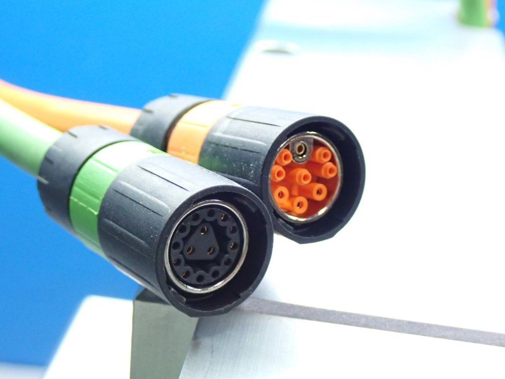 Omron Accurax Linear Motor Pick & Place System - R88l-es-pm-c110-b300-0001