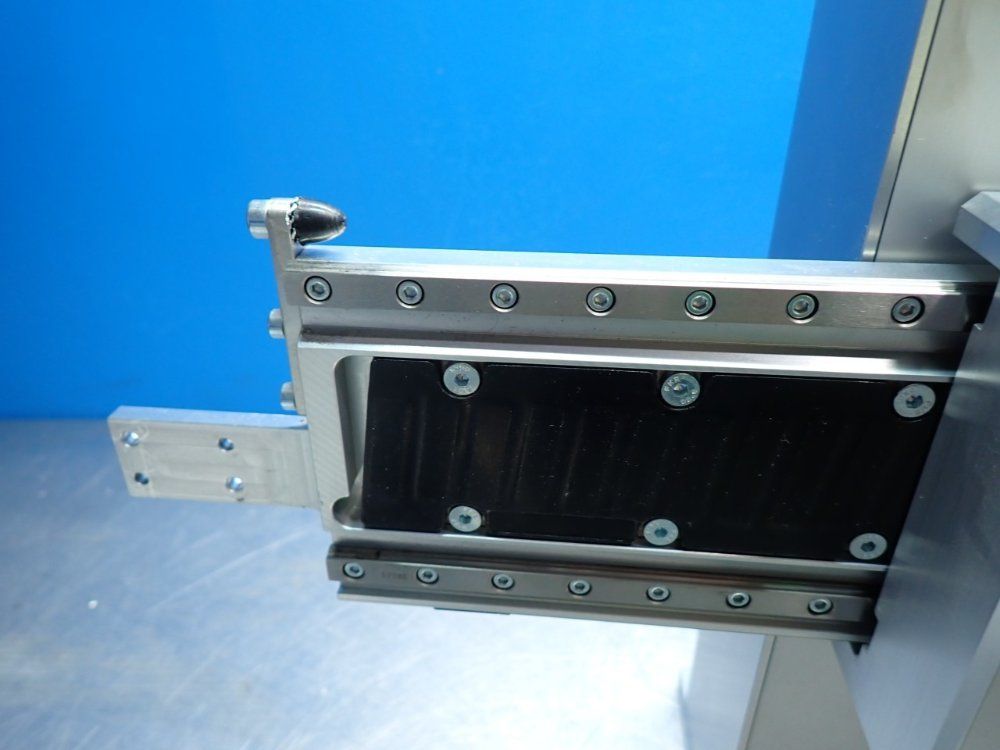 Omron Accurax Linear Motor Pick & Place System - R88l-es-pm-c110-b300-0001