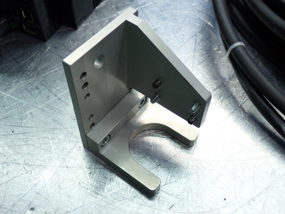 Omron Accurax Linear Motor Pick & Place System - R88l-es-pm-c110-b300-0001