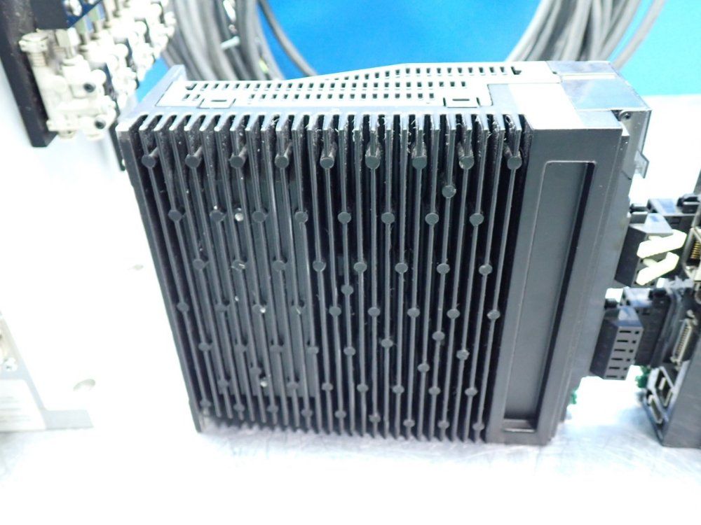 Omron Linear Motor Assembly Pick & Place System - R88l-es-pm-c110-b250-0001