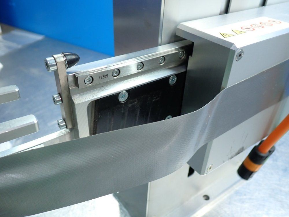 Omron Linear Motor Assembly Pick & Place System - R88l-es-pm-c110-b250-0001