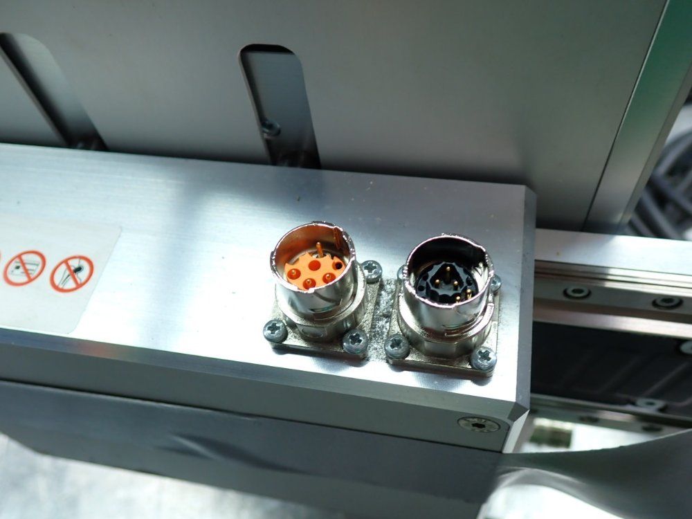 Omron Linear Motor Assembly Pick & Place System - R88l-es-pm-c110-b250-0001