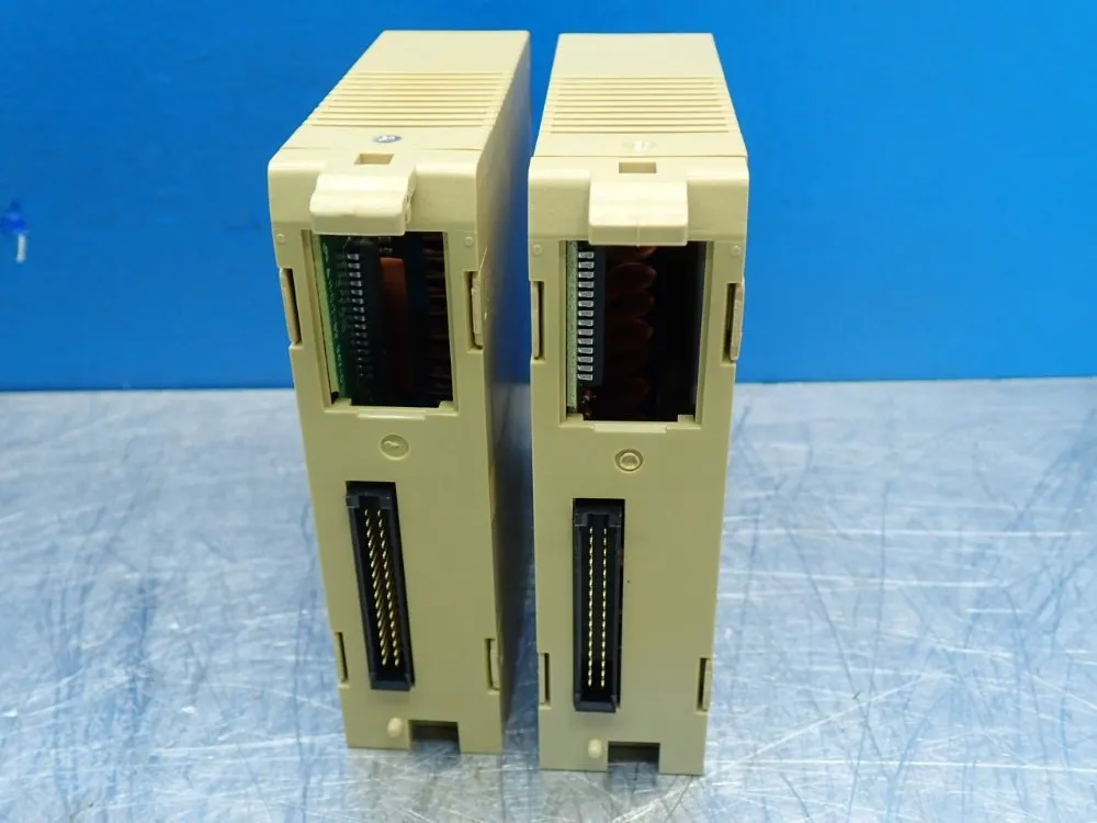 Omron Sysmacc200 16-channel Dc Input Module C200h-series, 2pcs - C200h-id212