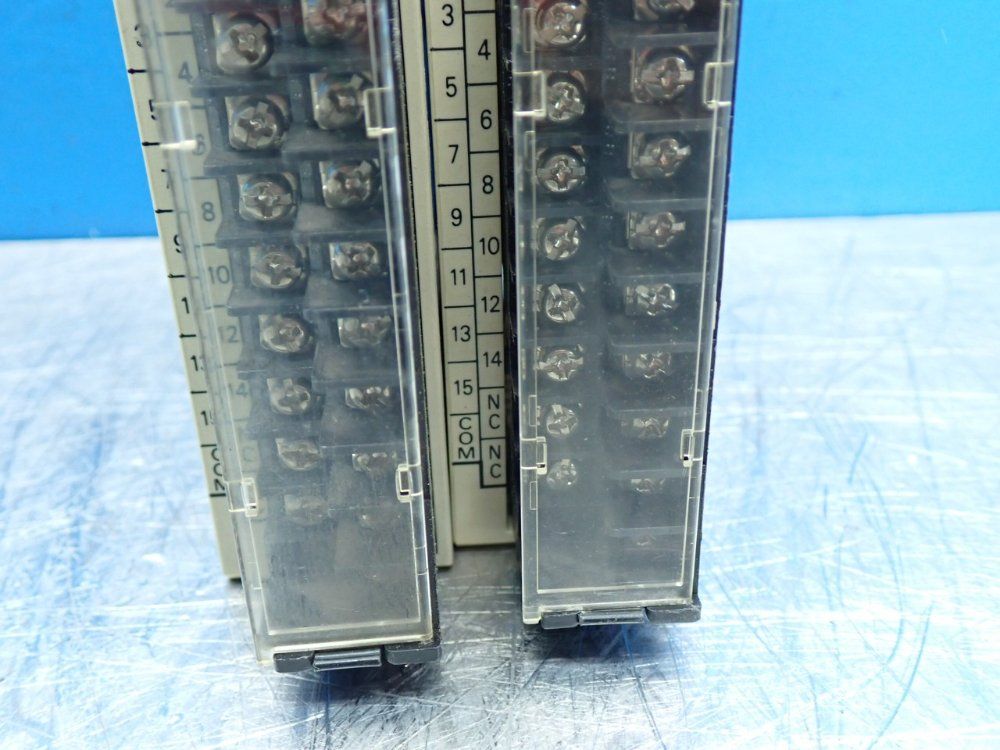 Omron Sysmacc200 16-channel Dc Input Module C200h-series, 2pcs - C200h-id212