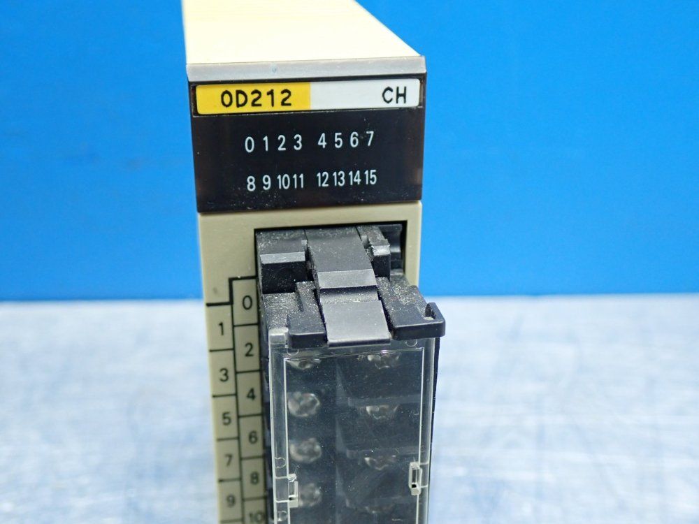 Omron 0.3ma Per Point C200h-series Sysmac 16-point Transistor Plc Output Module - C200h-od212