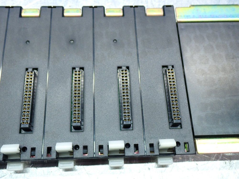 Omron 10-slot Cpu Backplane Base Unit - C200hw-bc101-v1