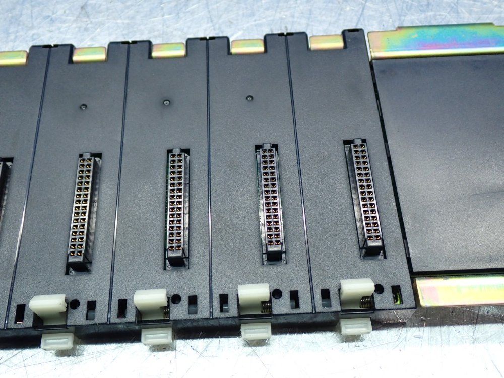 Omron 10-slot Cpu Backplane Base Unit - C200hw-bc101-v1