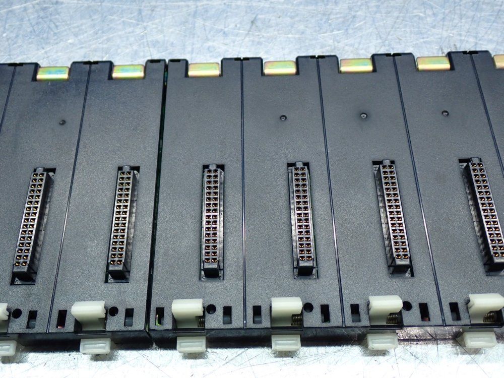 Omron 10-slot Cpu Backplane Base Unit - C200hw-bc101-v1