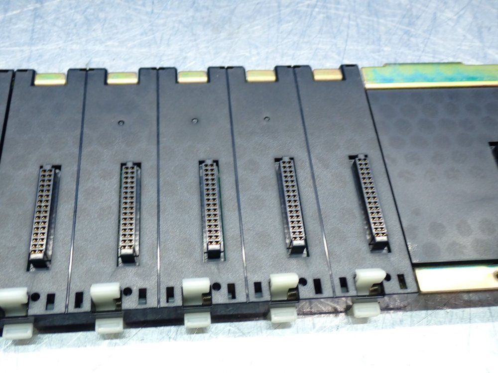Omron 10-slot Cpu Backplane Base Unit - C200hw-bc101-v1