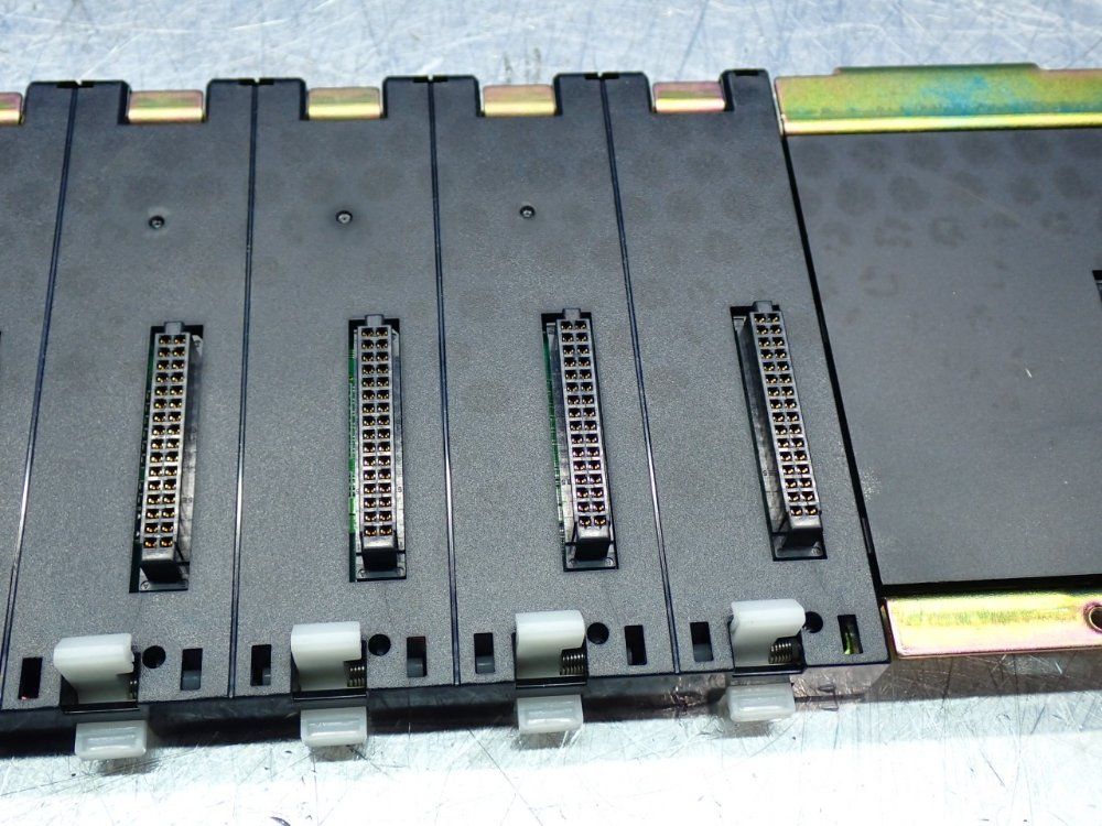 Omron 10-slot Cpu Backplane Base Unit - C200hw-bc101-v1
