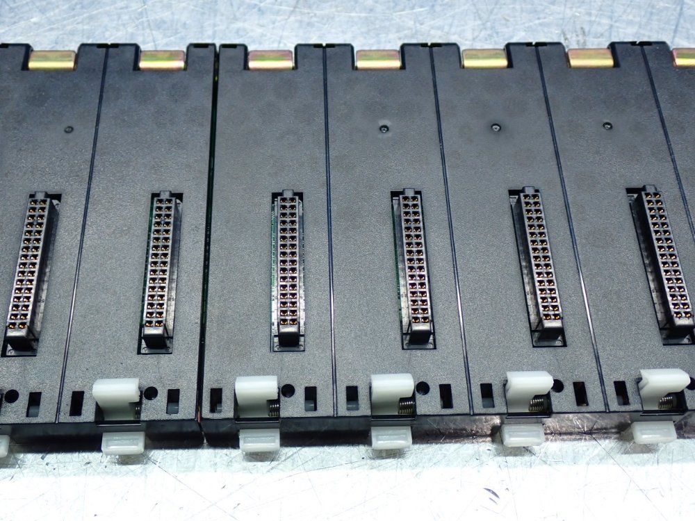 Omron 10-slot Cpu Backplane Base Unit - C200hw-bc101-v1