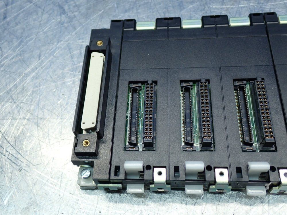 Omron Cs1-series 5-slot Central Processing Unit Base Unit - Cs1w-bc053