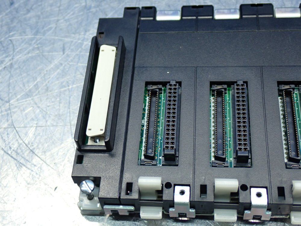 Omron Cs1-series 5-slot Central Processing Unit Base Unit - Cs1w-bc053