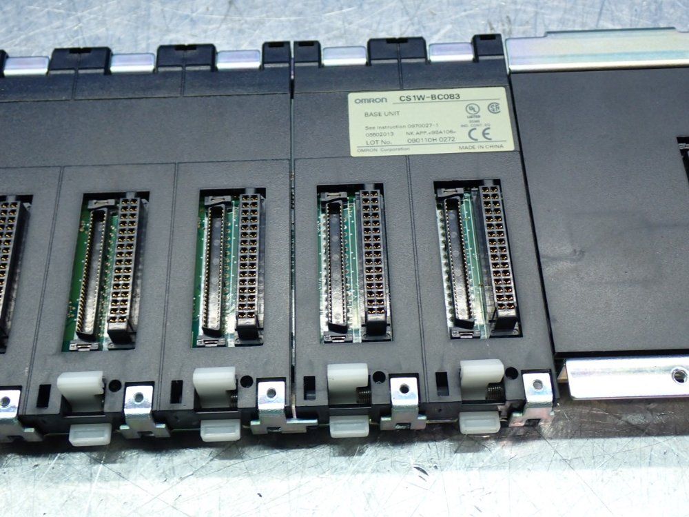 Omron 8-slot Plc Controller Backplane - Cs1w-bc083