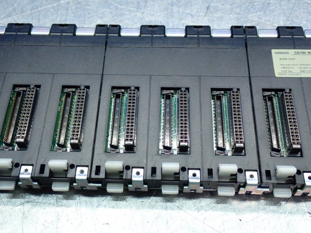 Omron 8-slot Plc Controller Backplane - Cs1w-bc083