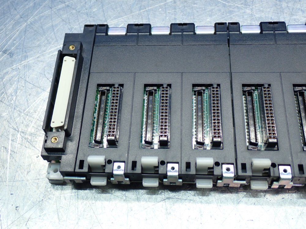 Omron 8-slot Plc Controller Backplane - Cs1w-bc083