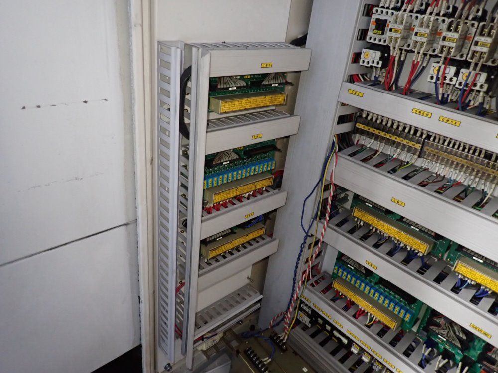 Kia Heavy Industries Corp 25 1/2" X 67" Cnc Vmc - Vx650