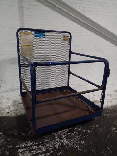 Tri-arc 46'' X 47'' X 57'' Fork Mounted Manlift