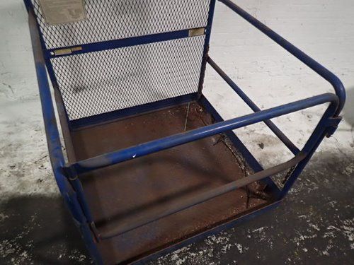 Tri-arc 46'' X 47'' X 57'' Fork Mounted Manlift