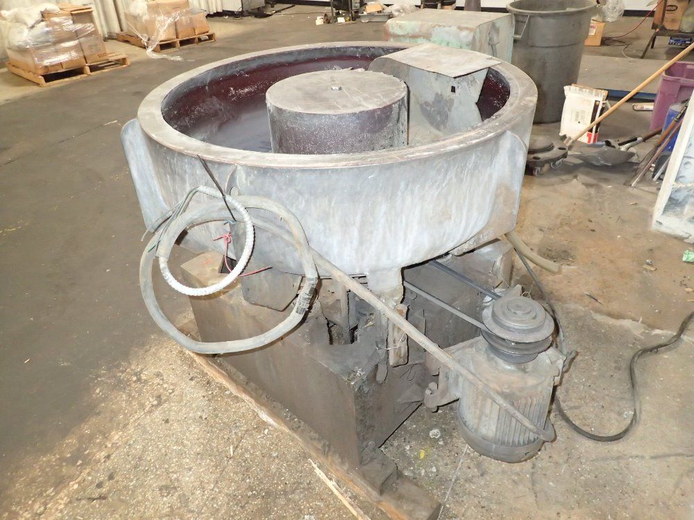 Ultramatic Vibratory Finisher