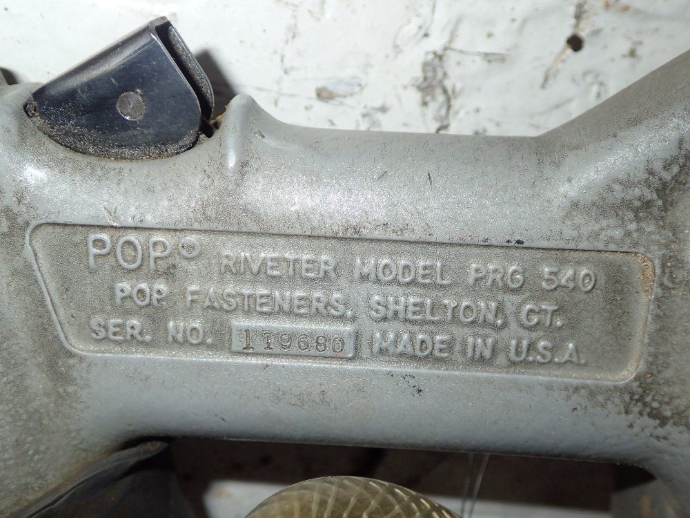 Pop Pneumatic Rivet Gun