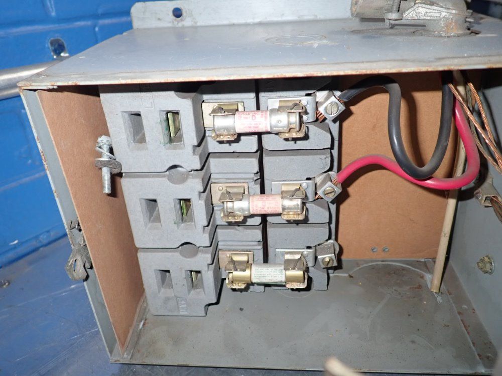 Continental Electric Bus Plug