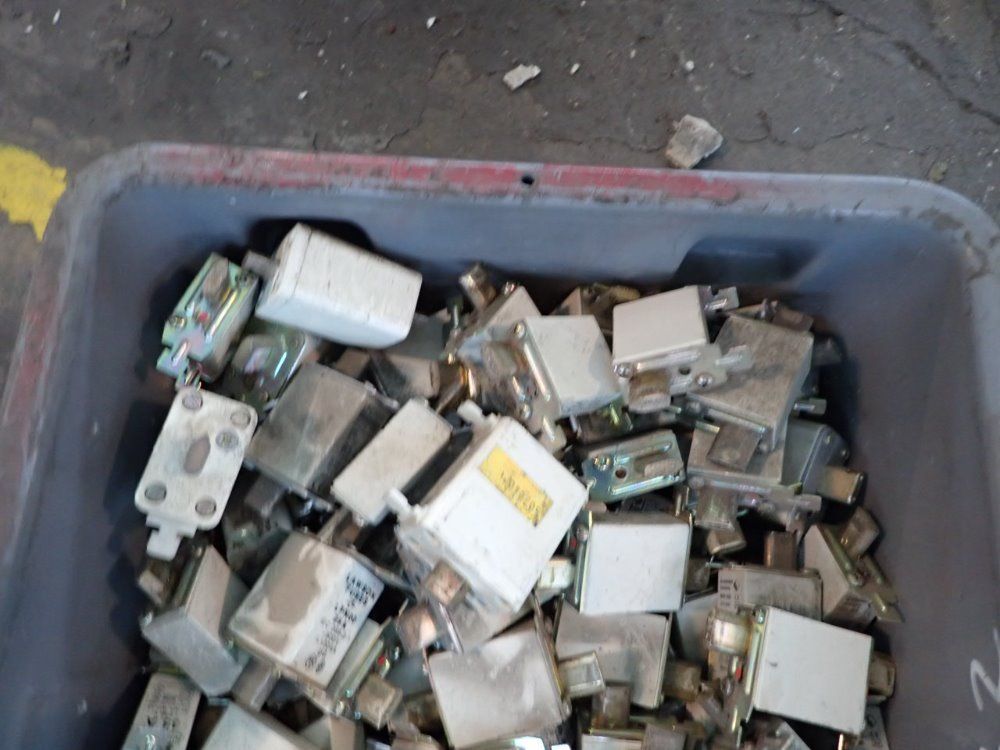 Linder, Legrand Fuses