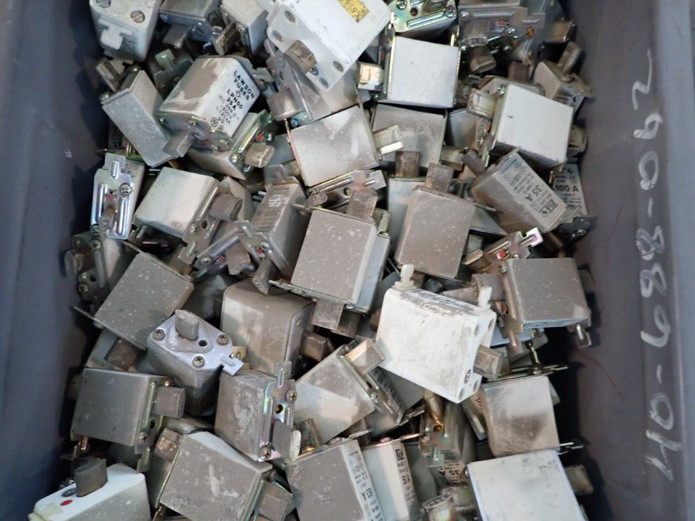 Linder, Legrand Fuses