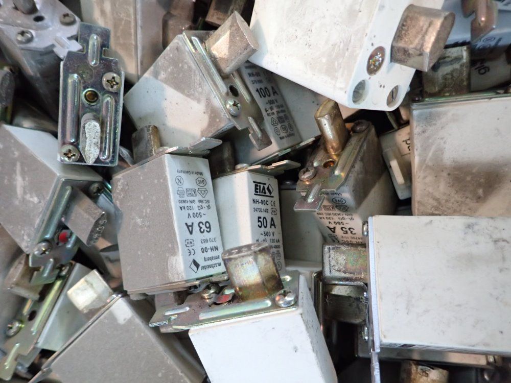 Linder, Legrand Fuses